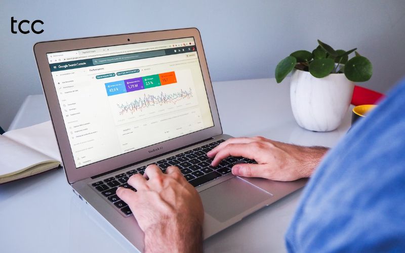 Theo dõi, báo cáo và điều chỉnh chiến lược SEO