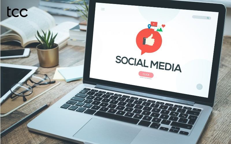 knowledge graph social media